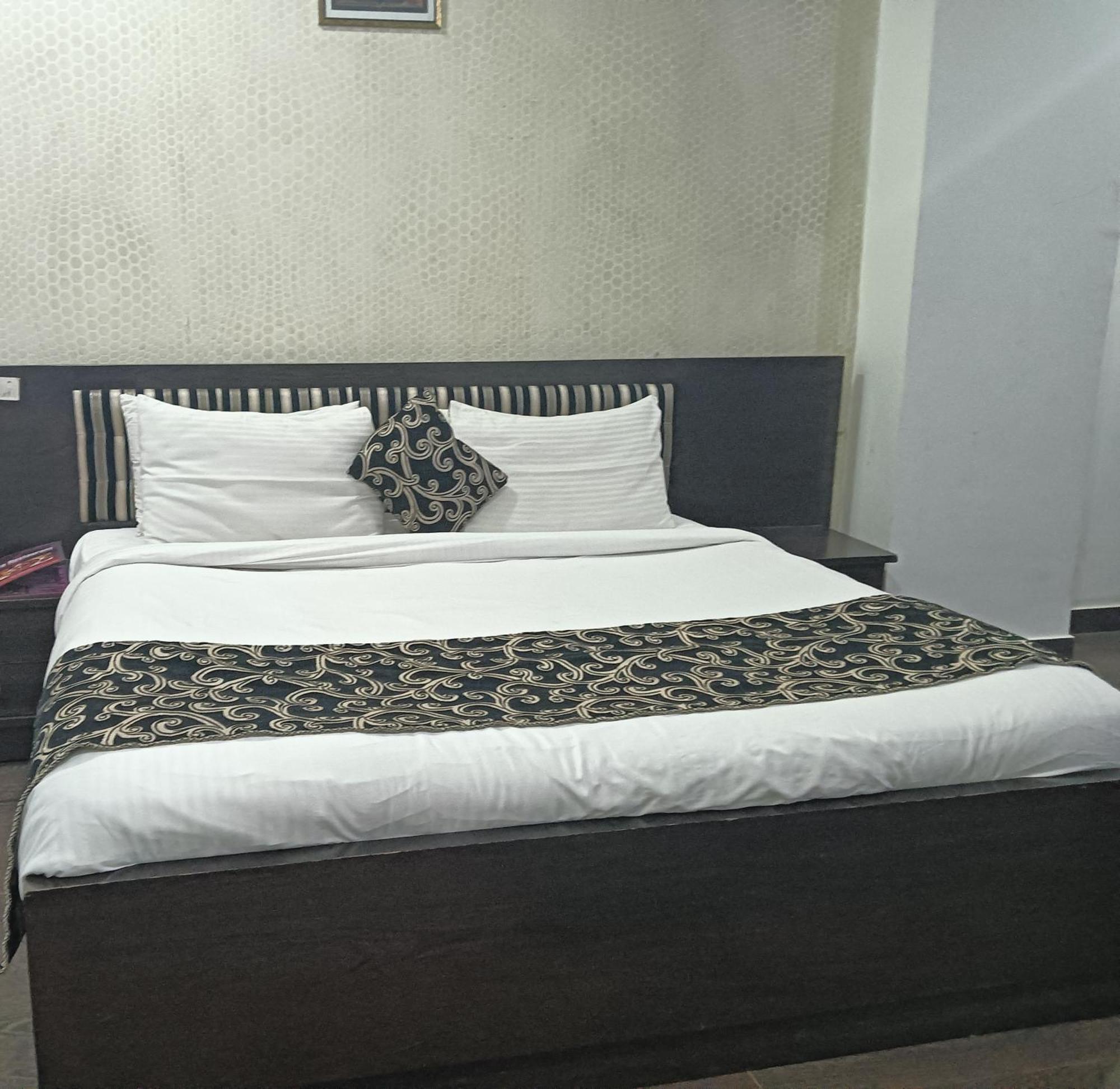 Hotel Palazzo Di Lara Ґазіабад Екстер'єр фото